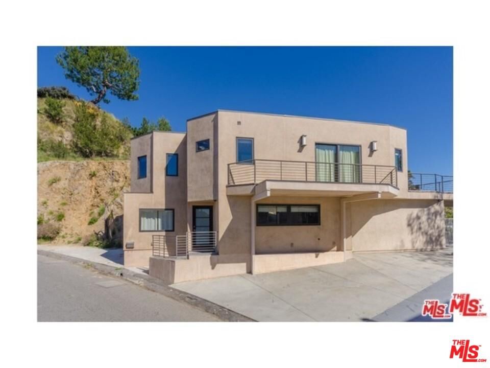 Property Photo:  1874 Sunset Plaza Dr  CA 90069 