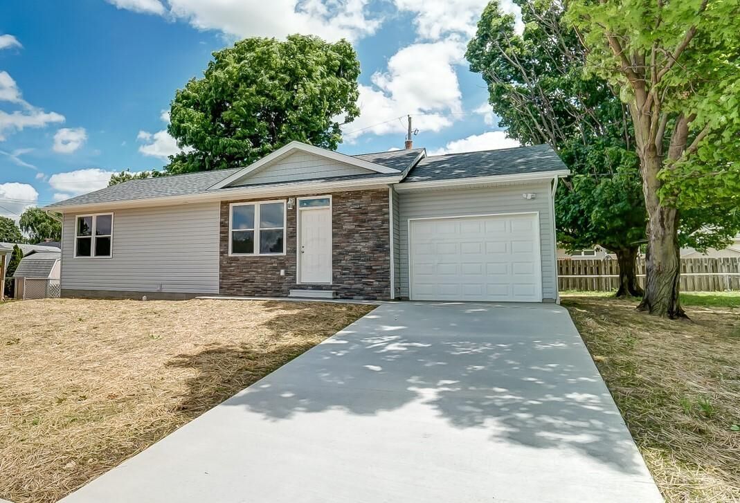 Property Photo:  212 Sherwood Drive  OH 43113 