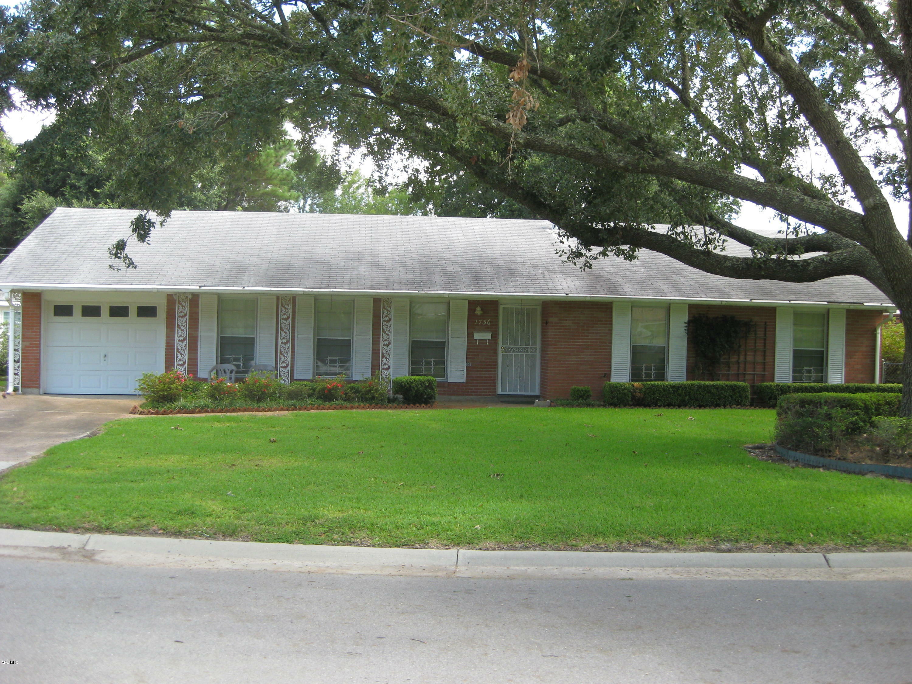 Property Photo:  1736 Thomas Jefferson Drive  MS 39531 