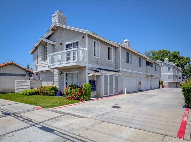 Property Photo:  9507 Flower Street 2  CA 90706 