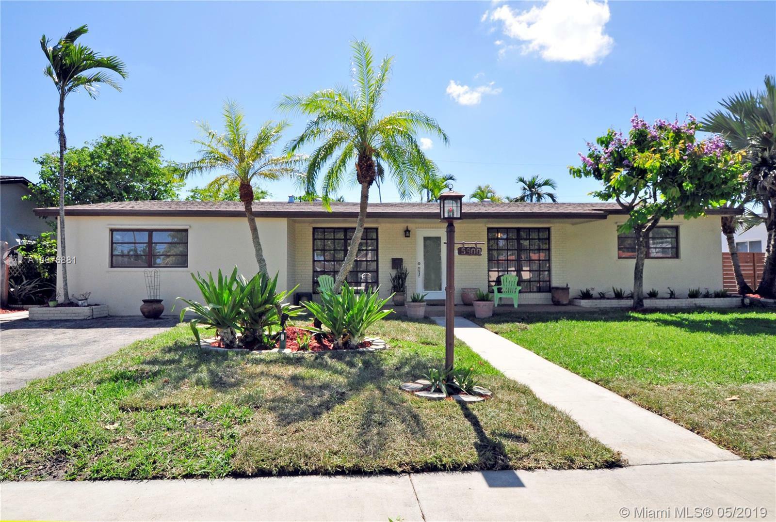 Property Photo: 5900 SW 93rd Pl FL 33173