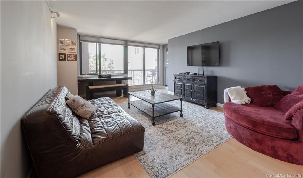 Property Photo:  25 Forest Street 5L  CT 06901