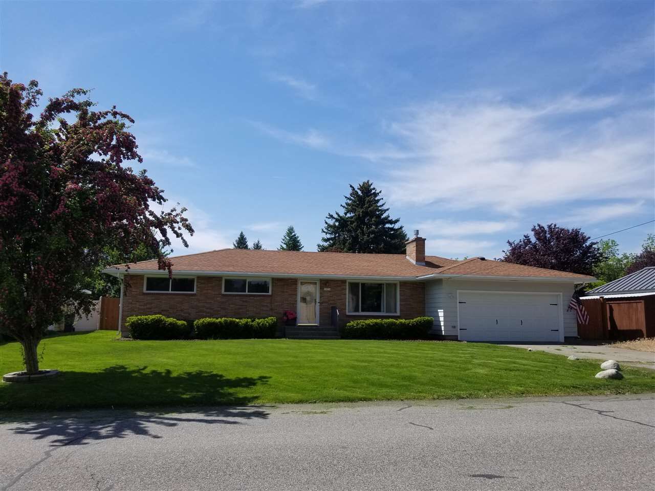 Property Photo:  10014 E Valleyway Ave  WA 99206 