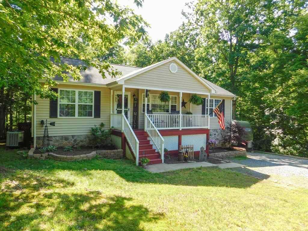 Property Photo:  8 Arapaho Trl  VA 22963 