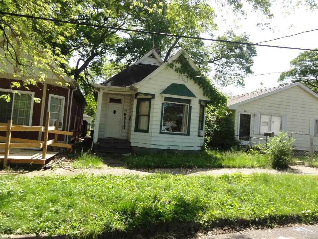 Property Photo:  219 Van Buren  IL 61603 