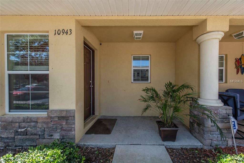 Property Photo:  10943 Keys Gate Drive  FL 33579 