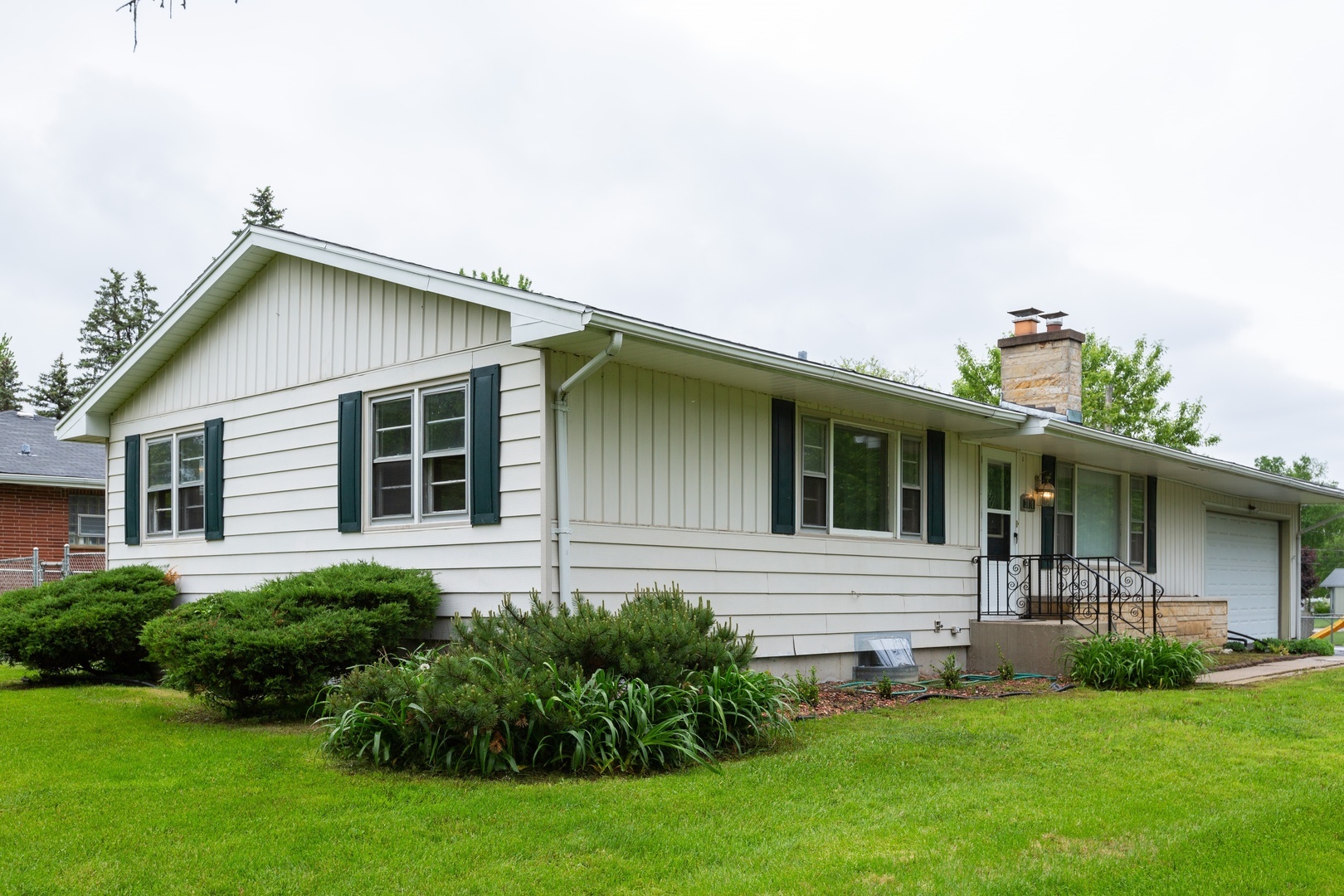 Property Photo:  3010 West Beach Drive  IL 60050 