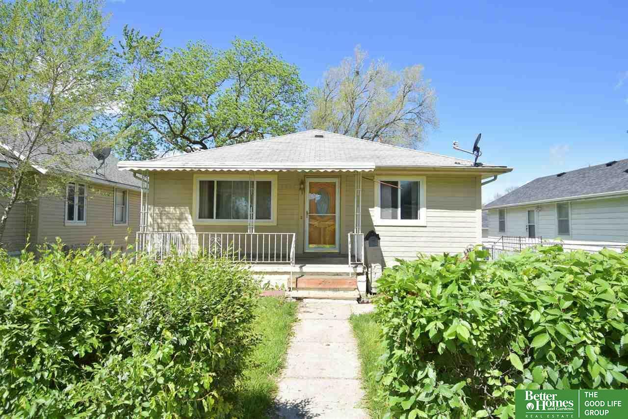 Property Photo:  6006 S 38th  NE 68107 