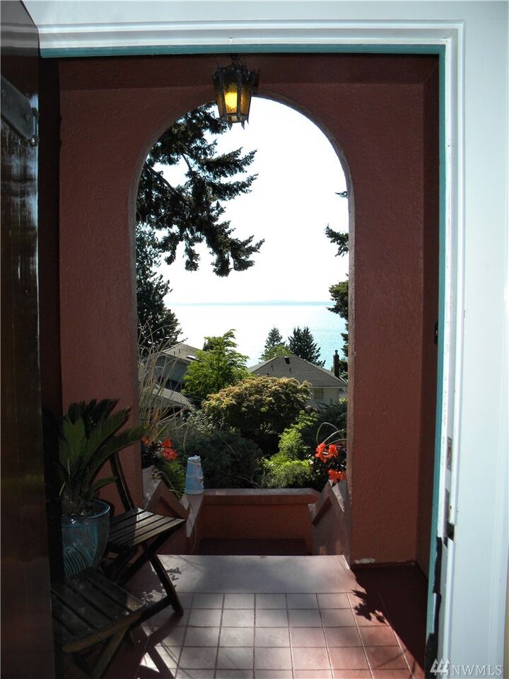 Property Photo:  421 16th St  WA 98225 