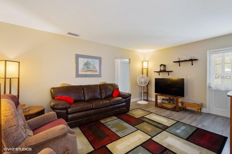 Property Photo:  805 W Country Club Drive  FL 33612 