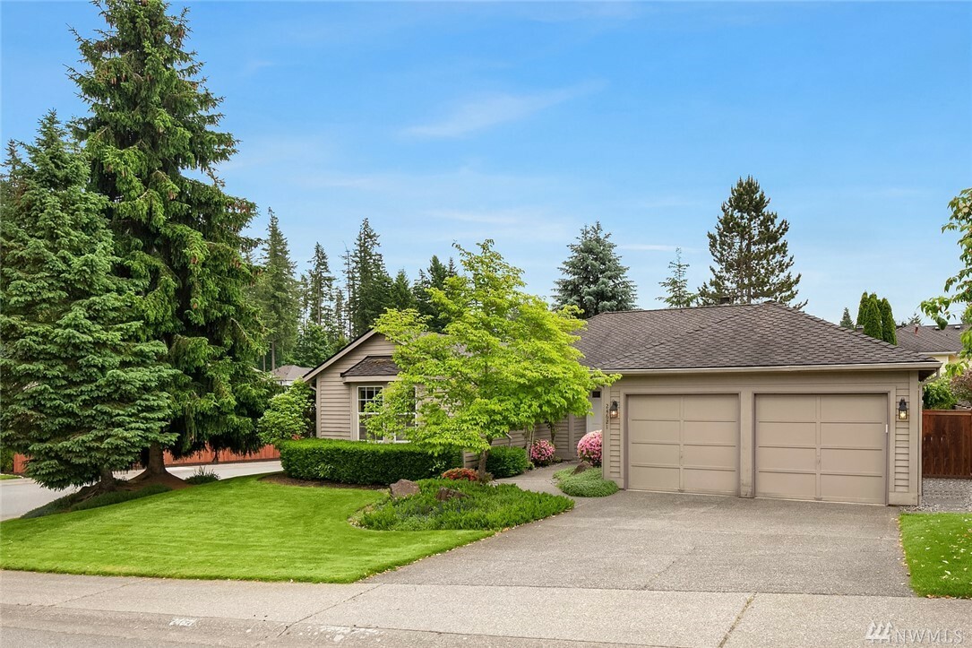 Property Photo:  24621 SE 45th Wy  WA 98029 