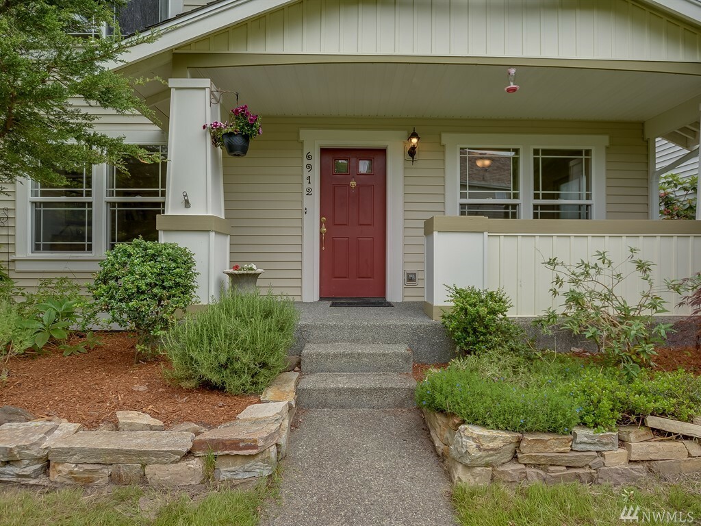 Property Photo:  6912 Autumn Ave SE  WA 98065 