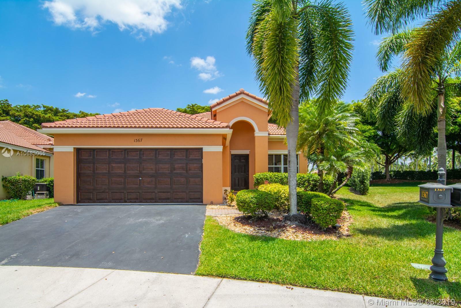 Property Photo:  1367 Banyan Way  FL 33327 