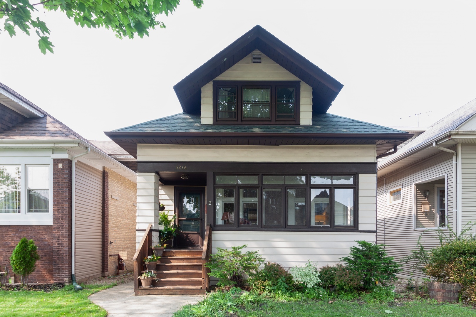 Property Photo:  5236 West Cuyler Avenue  IL 60641 