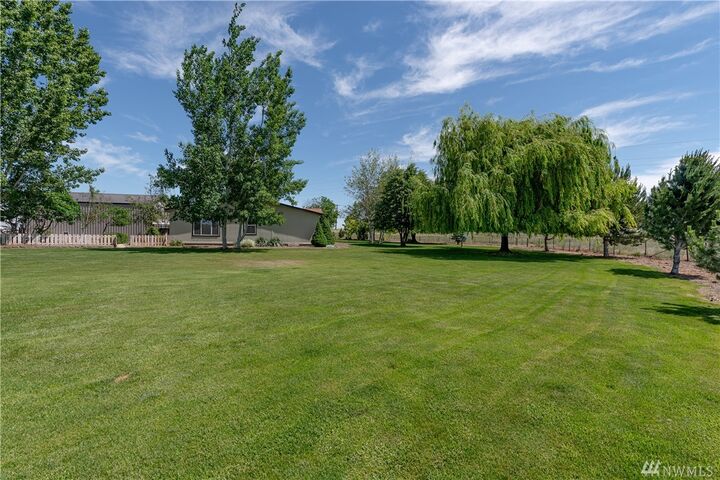Property Photo: 3086 Road K NW WA 98848