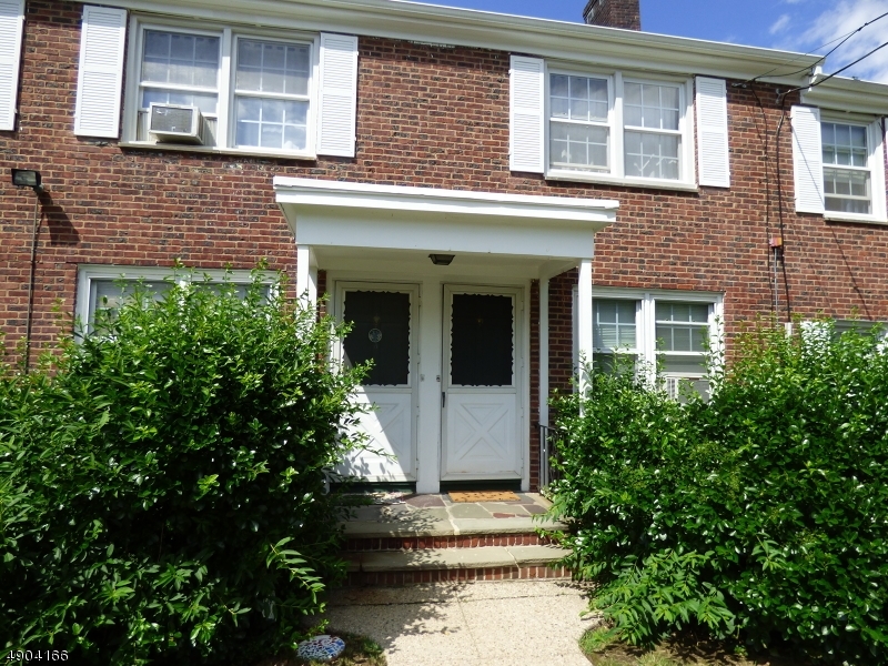 Property Photo:  31 Meadowbrook Pl B  NJ 07040 