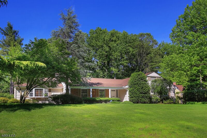 Property Photo:  940 Wyandotte Trl  NJ 07090 