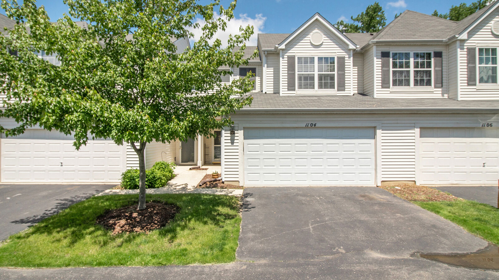 Property Photo:  1104 Colonial Drive  IL 60432 