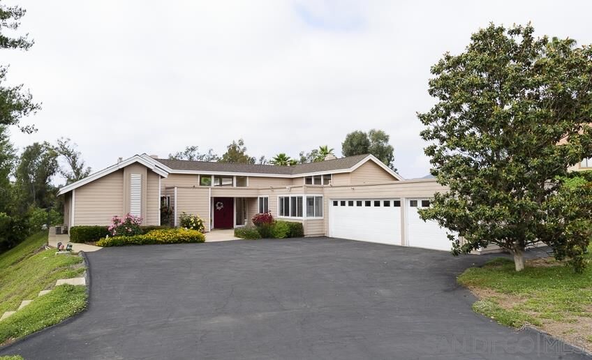 Property Photo:  16520 Calle Ana  CA 92064 