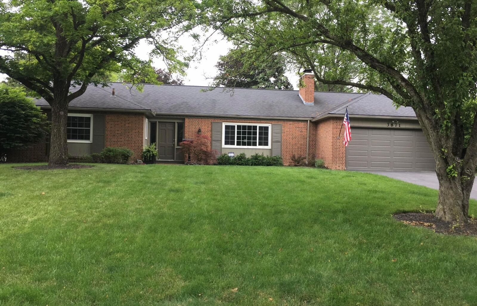 Property Photo:  3871 Hillview Drive  OH 43220 