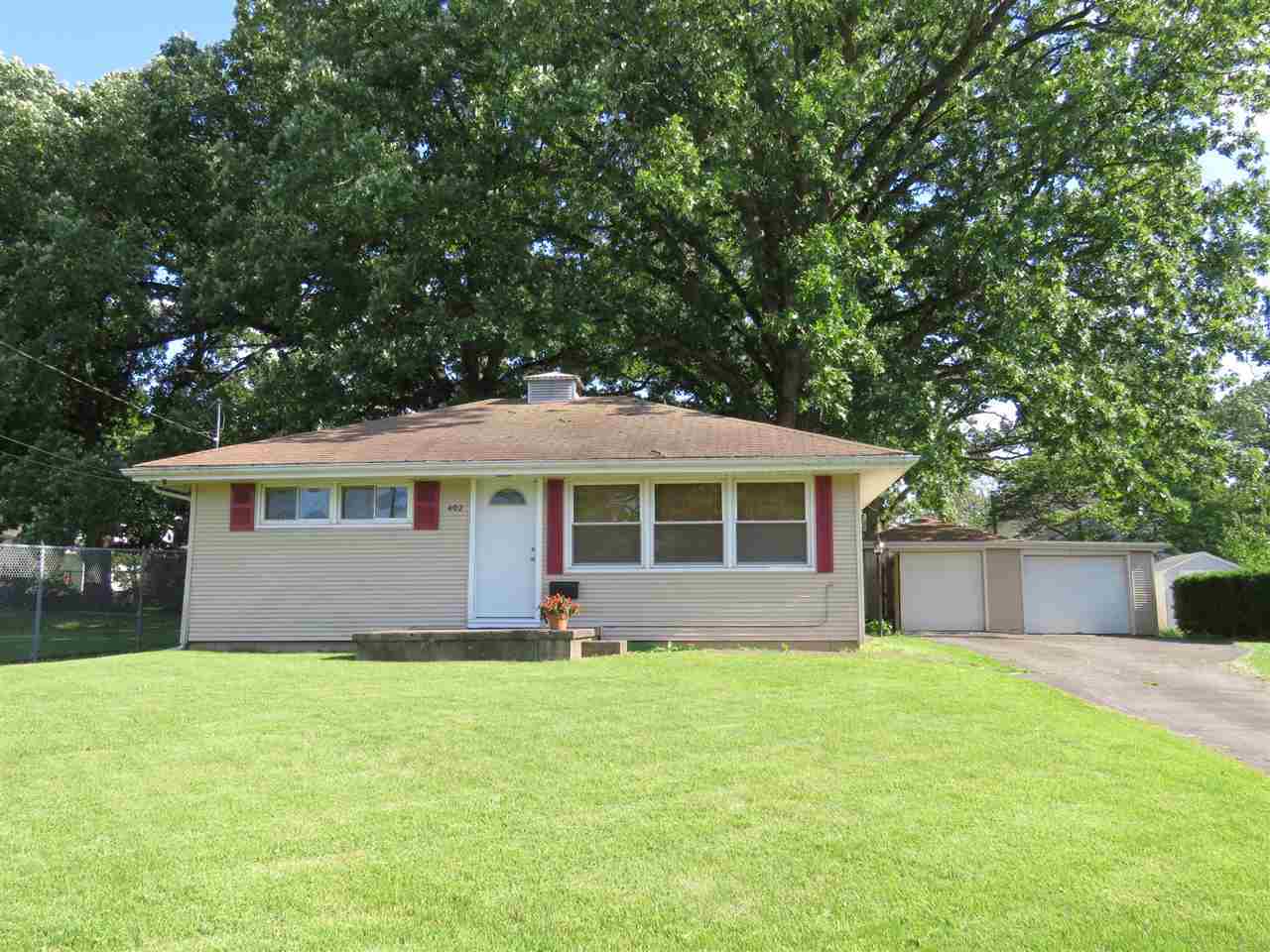 Property Photo:  402 W Maple  IL 61530 