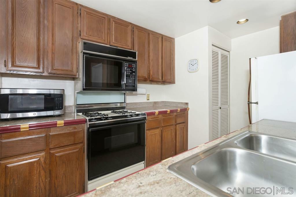 Property Photo:  2980 Elm Tree Ct  CA 91978 