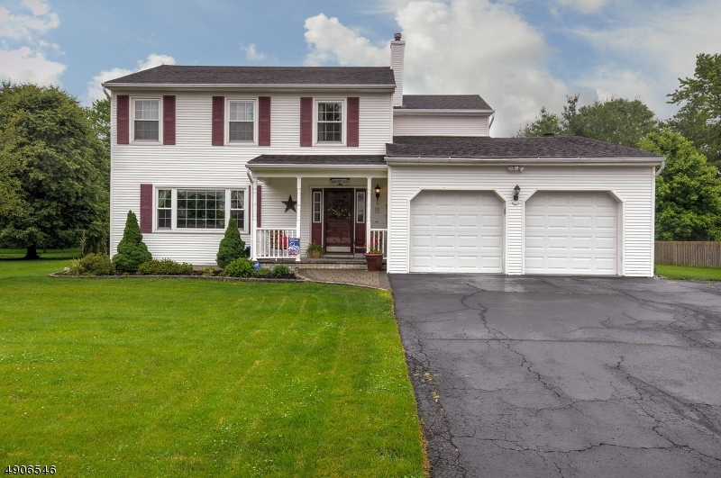 Property Photo:  18 Chestnut Trl  NJ 08822 