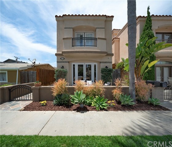 Property Photo:  421 11th Street  CA 92648 