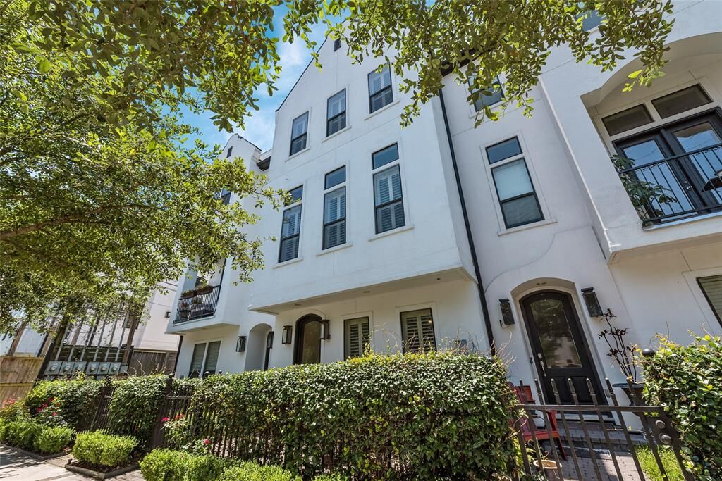 Property Photo:  1717 Ashland Street  TX 77008 
