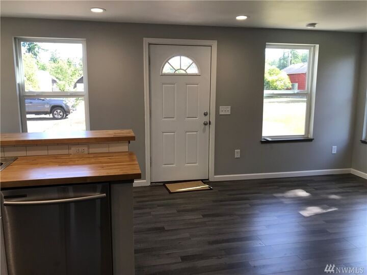 Property Photo:  309 W Harris Ave  WA 98568 