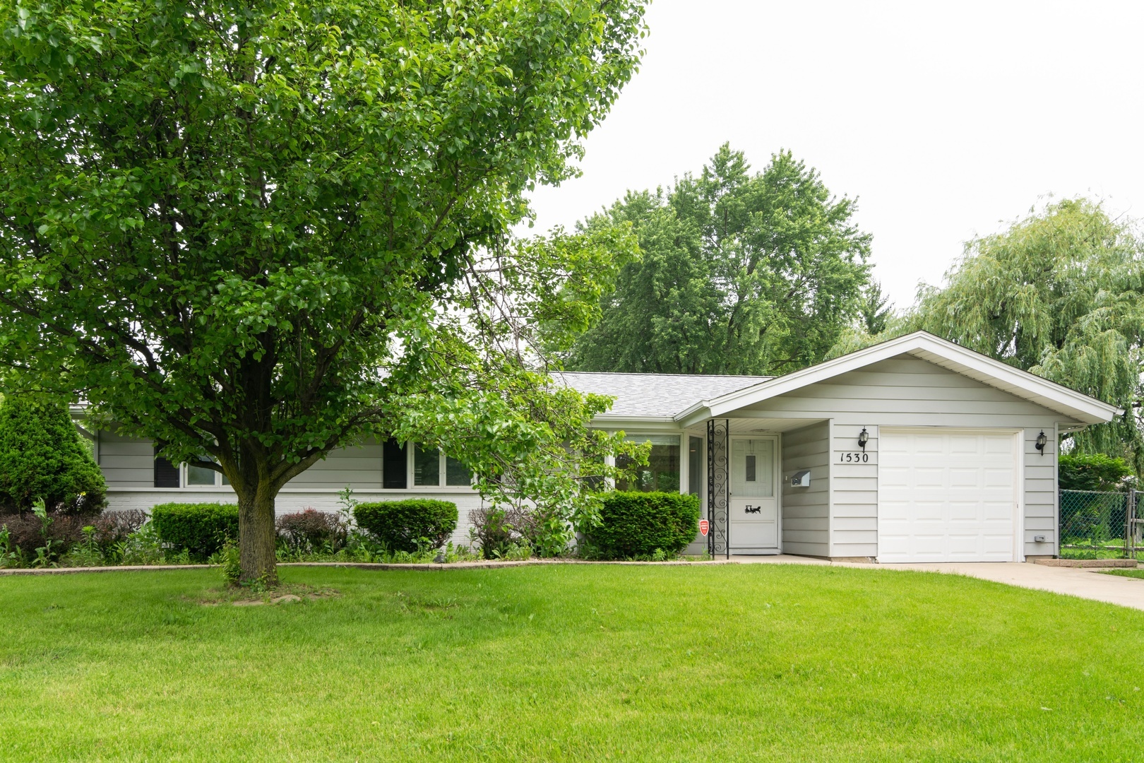 Property Photo:  1530 West Weathersfield Way  IL 60193 