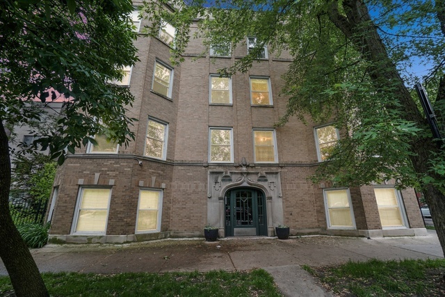 Property Photo:  1425 West Pratt Boulevard 2W  IL 60625 