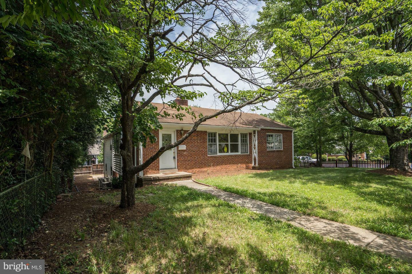 Property Photo:  5815 Little Falls Road  VA 22207 