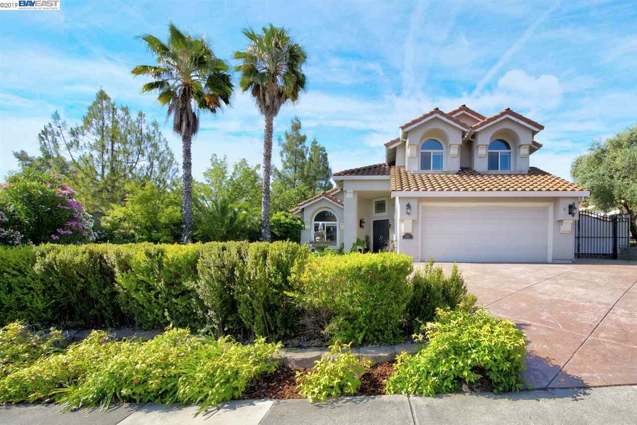 Property Photo: 100 Glen Eagle Way CA 95688