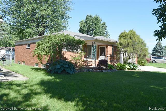Property Photo: 28363 Gilbert Dr MI 48093