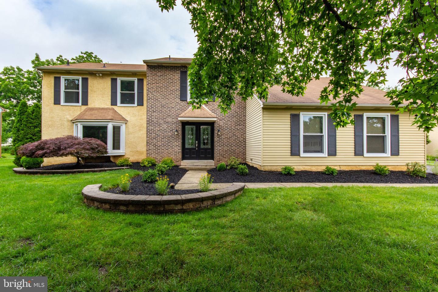 Property Photo: 1478 Heather Circle PA 19067