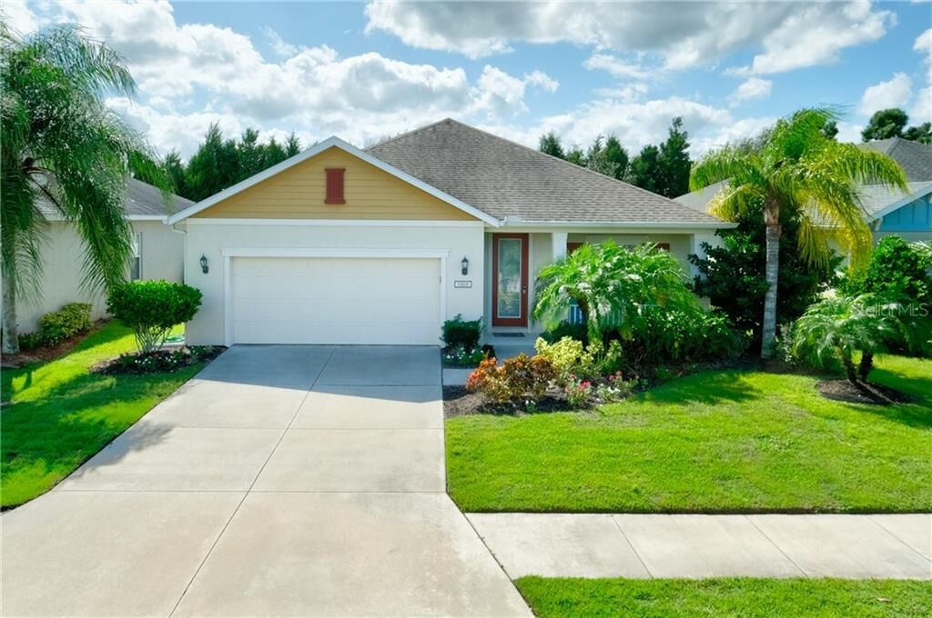 Property Photo: 11806 Forest Park Circle FL 34211