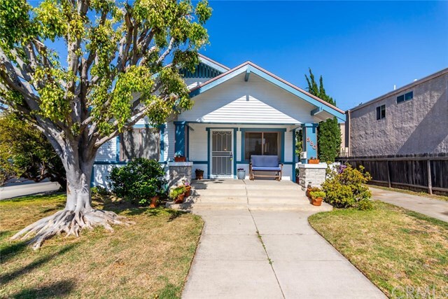 Property Photo:  380 Obispo Avenue  CA 90814 