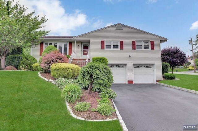 Property Photo:  18 Poplar Avenue  NJ 07649 