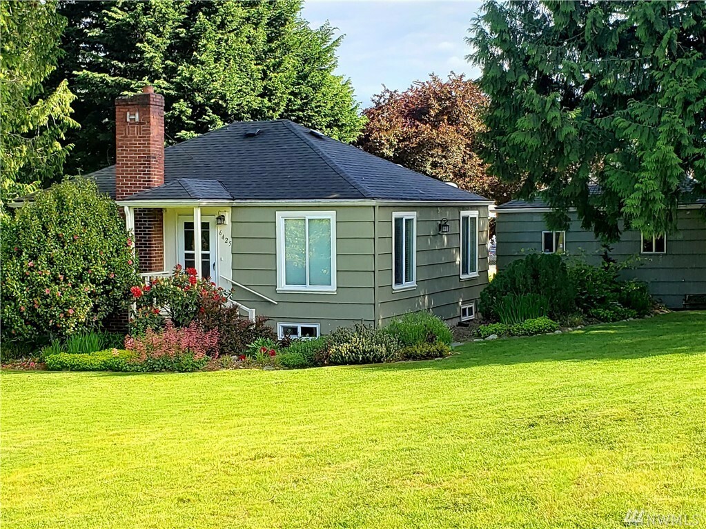 Property Photo:  6425 S 120th St  WA 98178 