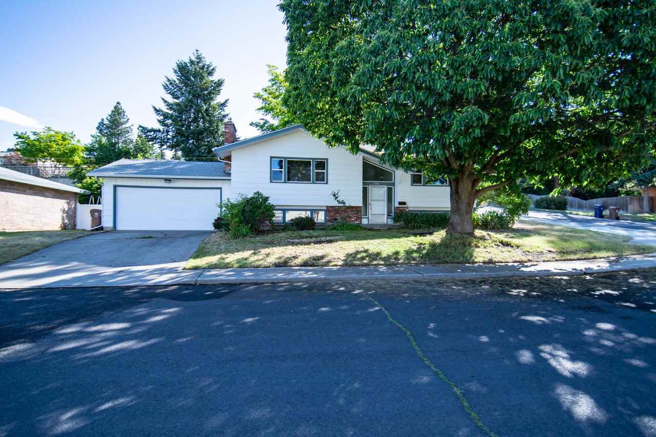 Property Photo:  5704 N Greenwood Blvd  WA 99205 