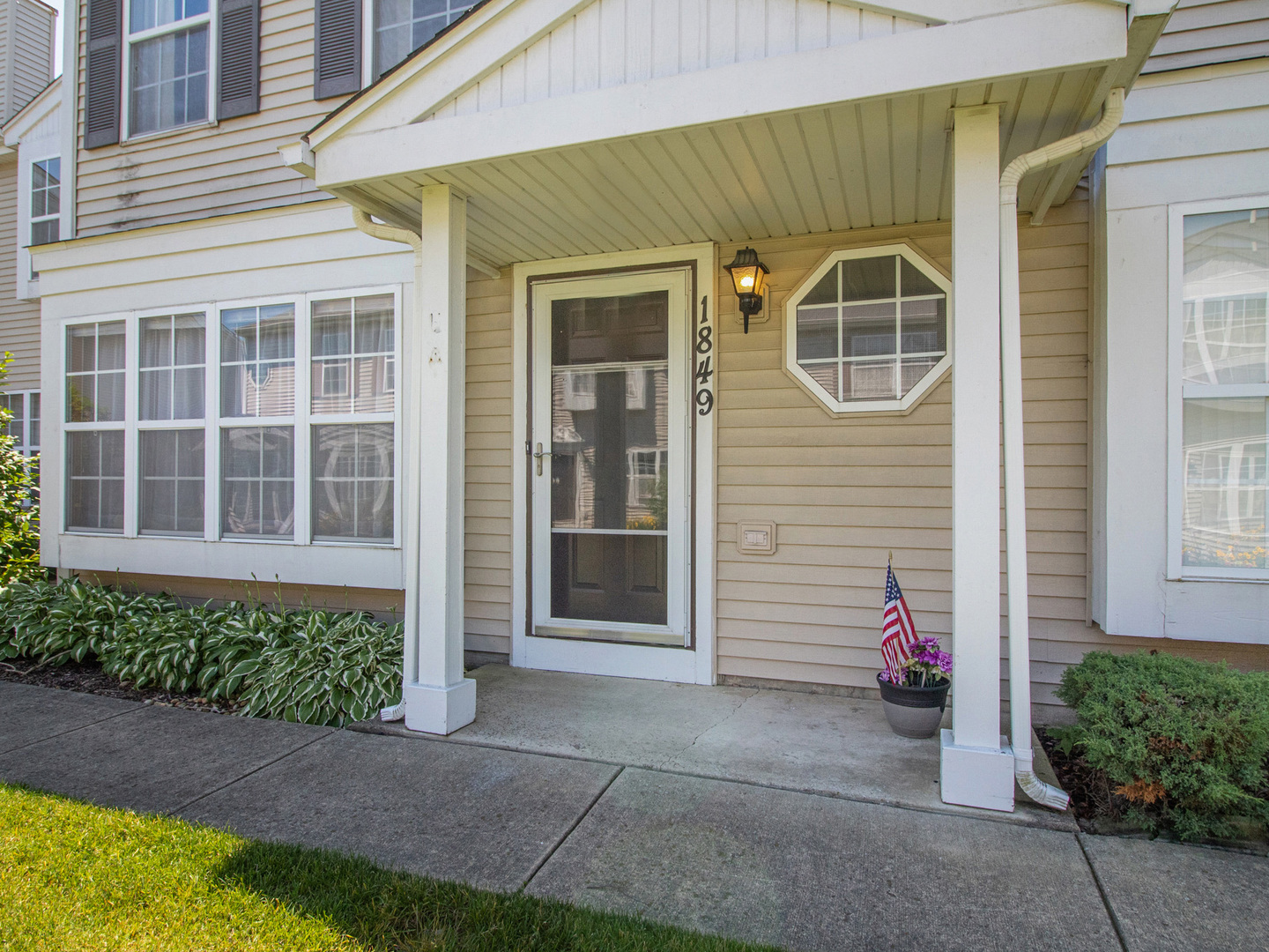Property Photo:  1849 Towhee Court 1849  IL 60435 