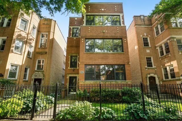 Property Photo:  2035 W Farragut Avenue 3  IL 60625 