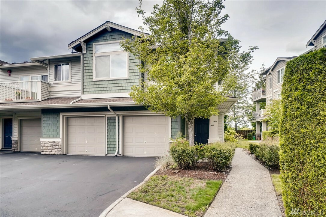 Property Photo:  1031 61st St SE 106  WA 98092 