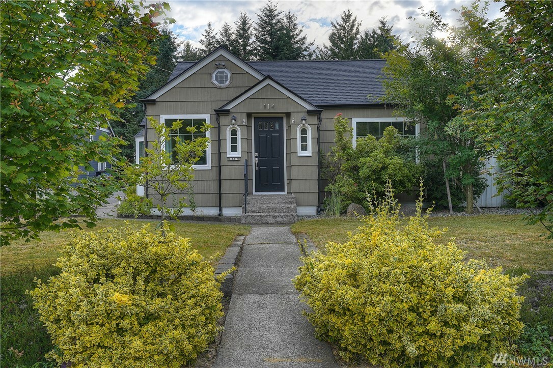 Property Photo:  114 Alameda Ave  WA 98466 