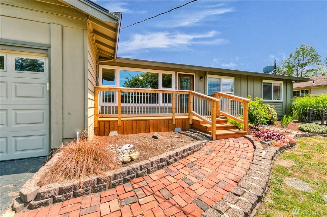 Property Photo:  841 S. Dash Point Road  WA 98003 