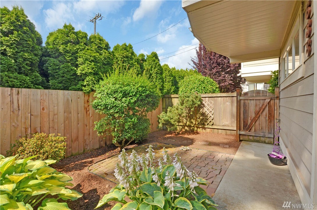 Property Photo:  638 NW 85th St  WA 98117 