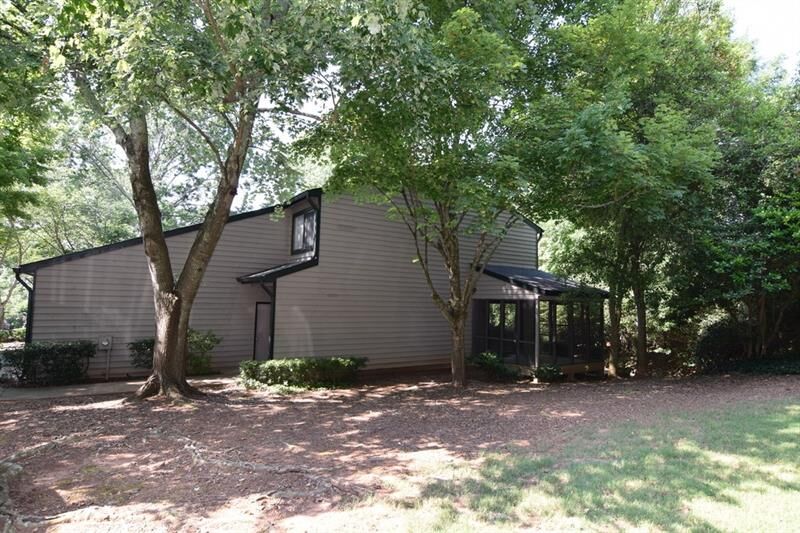 Property Photo:  5001 Gardenia Circle   30068 