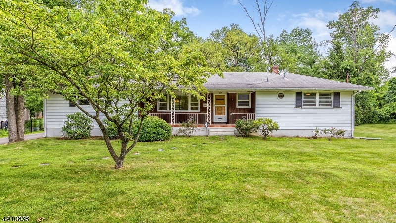 Property Photo:  4 Elm St  NJ 07932 