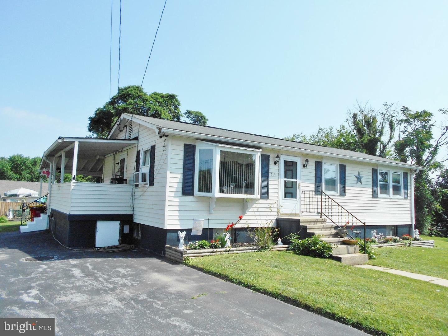 Property Photo:  515 E 11th Avenue  WV 25438 